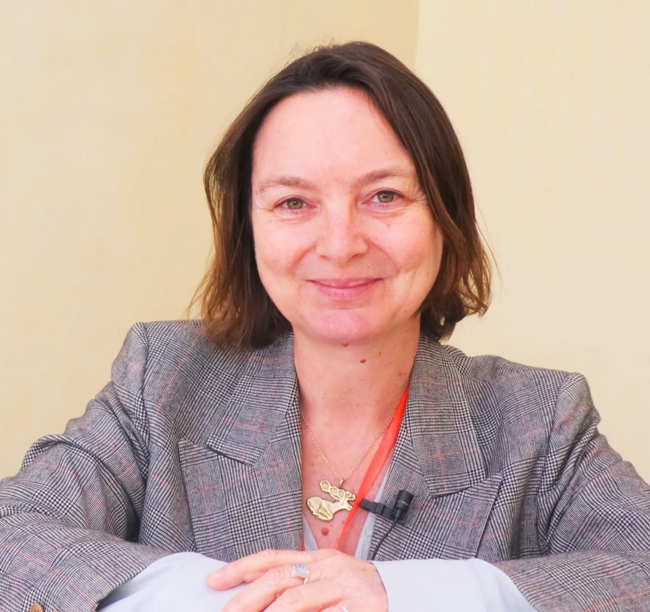 Ms. Mélanie Requier Desjardins